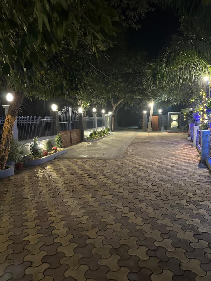 Kaashi Flora Villa Варанаси Екстериор снимка
